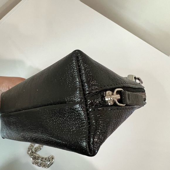 Chanel CC crossbody zip clutch - Picture 7 of 15